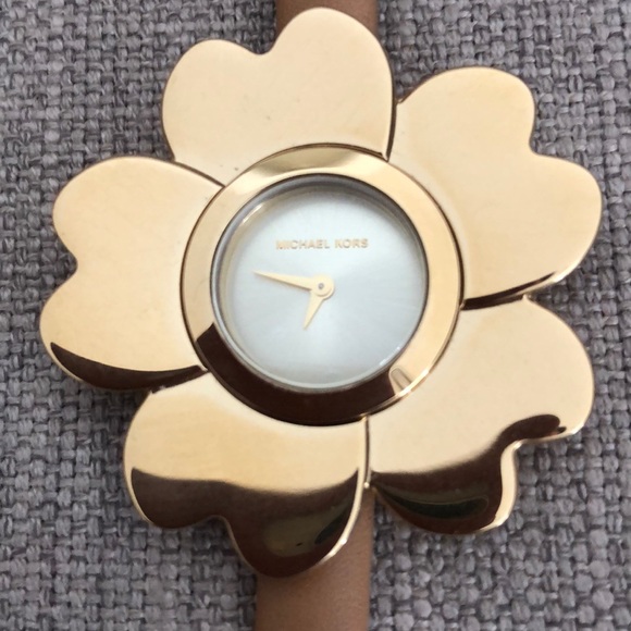 Michael Kors flower watch - Picture 2 of 8